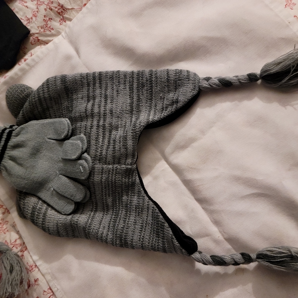 Kids hat and gloves